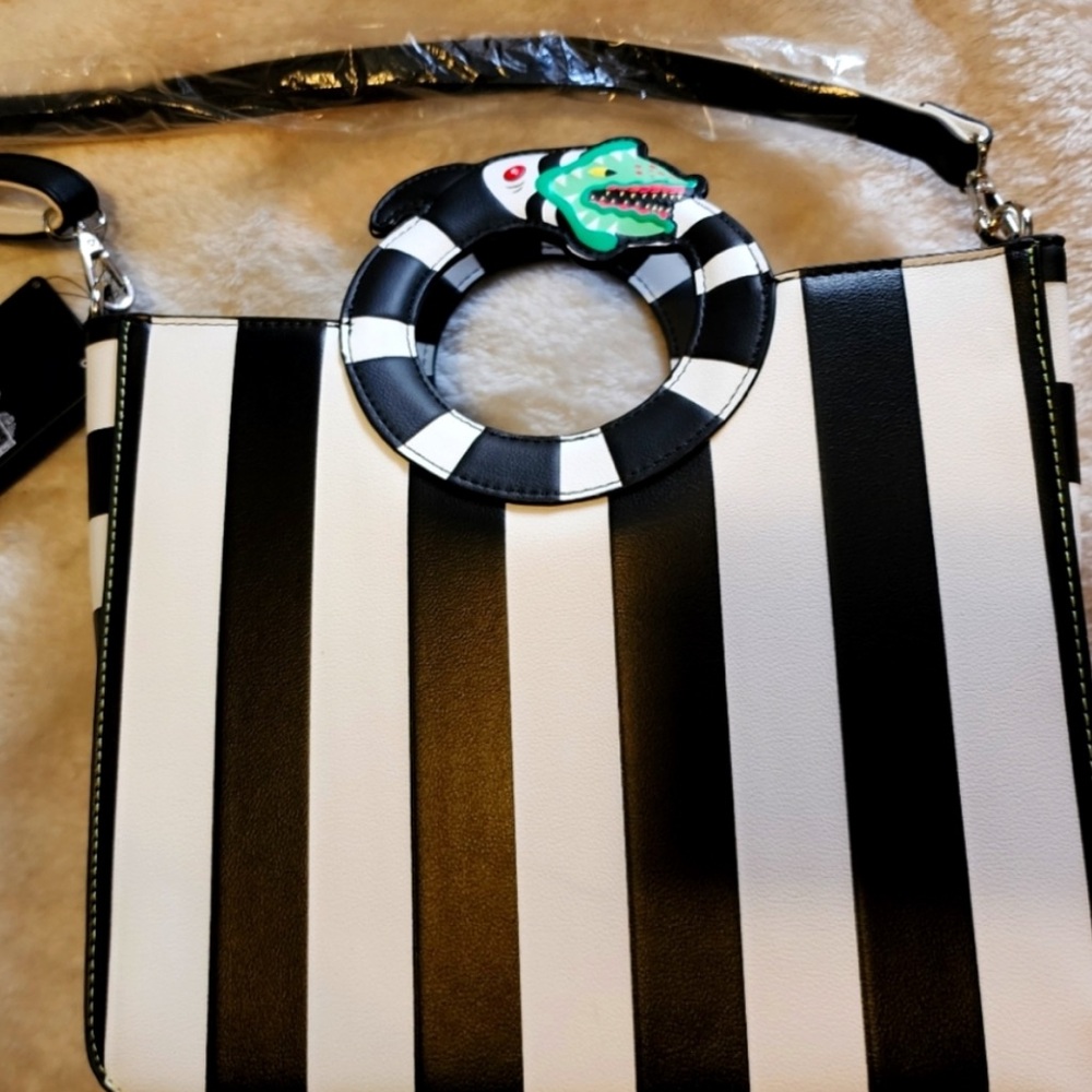 Loungefly Beetlejuice Sandworm Purse Hand bag Crossbody black white stripes nwt
